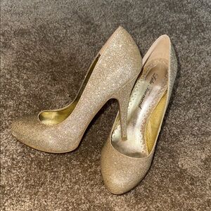LuLu Townsend Gold Glitter Pumps